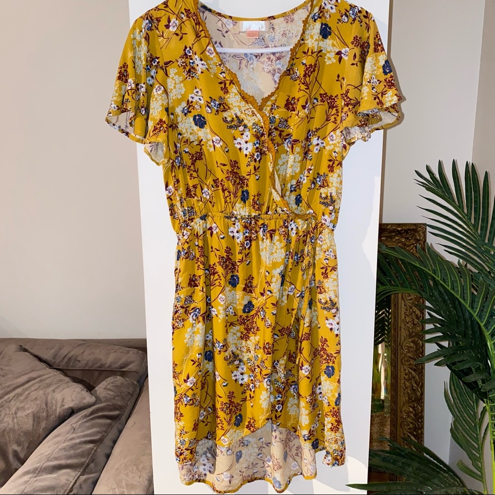 5 FOR $25! 
URBAN OUTFITTERS Floral mini Dress!